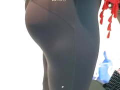 MILF with an insane huge ass in yoga pants