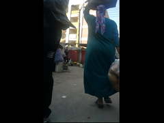 Falaha Mom shaking her ass